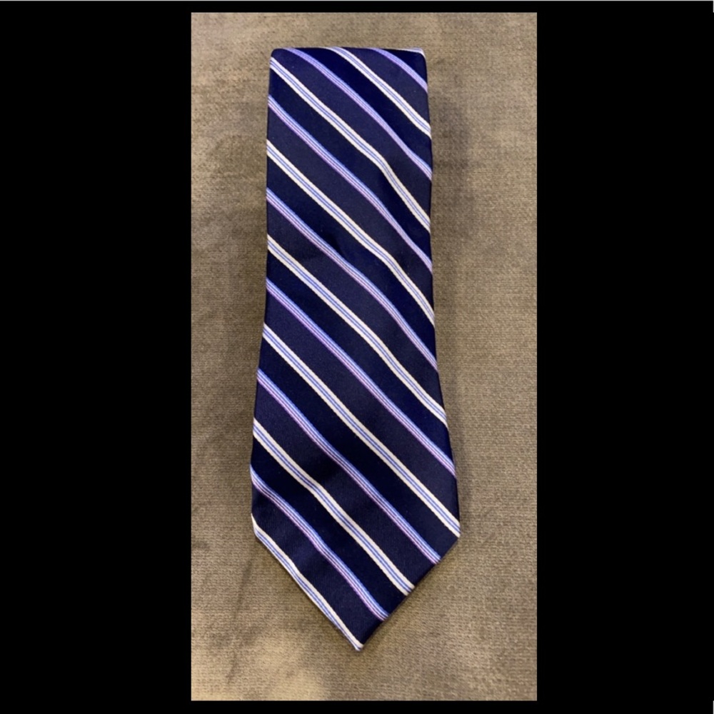 Chaps men’s silk tie.